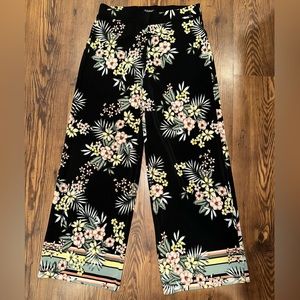 Roz & Ali black pants with floral print, size M
